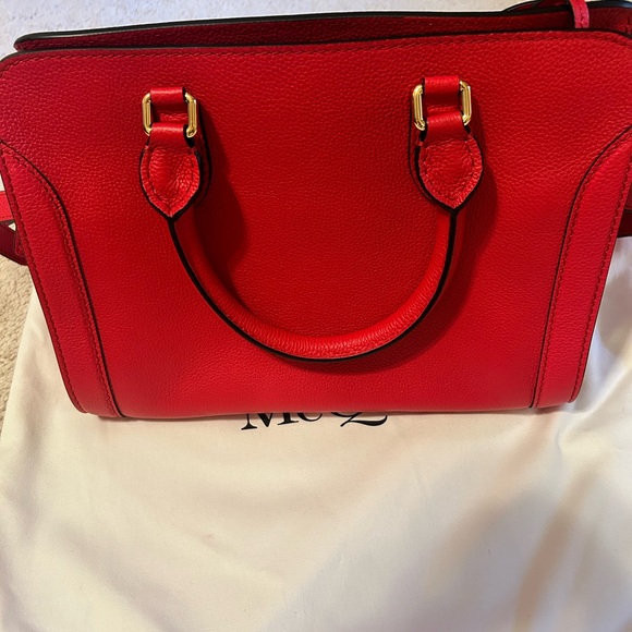 Brand new Alexander McQueen pebbled calfskin mini skull padlock zip around tote - Picture 5 of 7